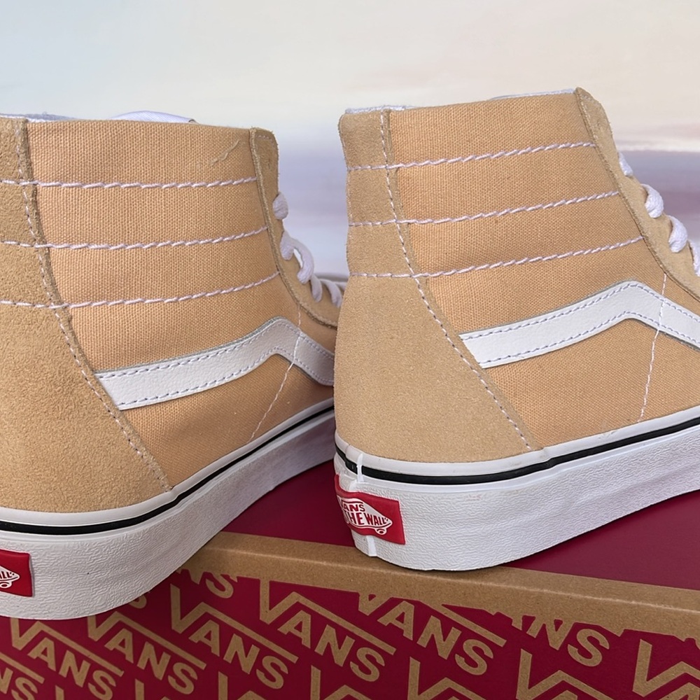 Vans WMNS Sk8-Hi Tapered
Color Theory Honey Peach
VN0A5KRUBLP
Sneakers - Picture 15 of 16